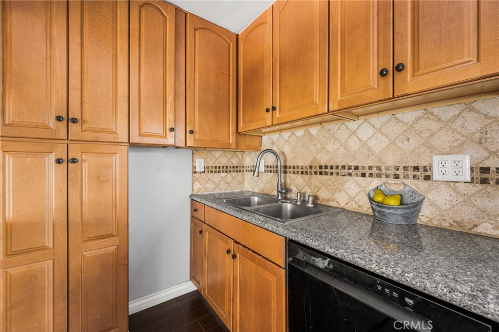 473 E 1st Property Photo 1