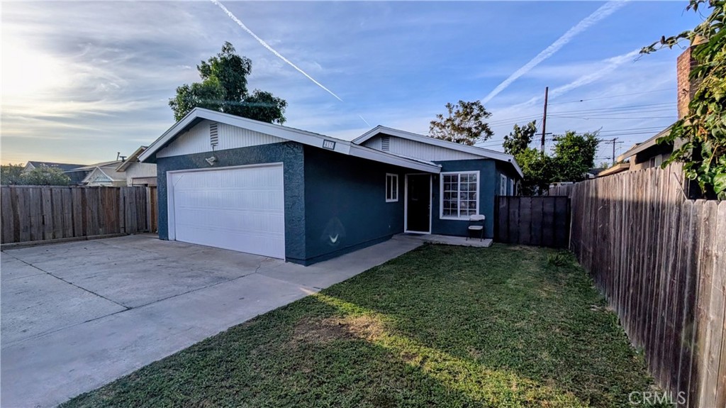 417 W Pear Property Photo 1