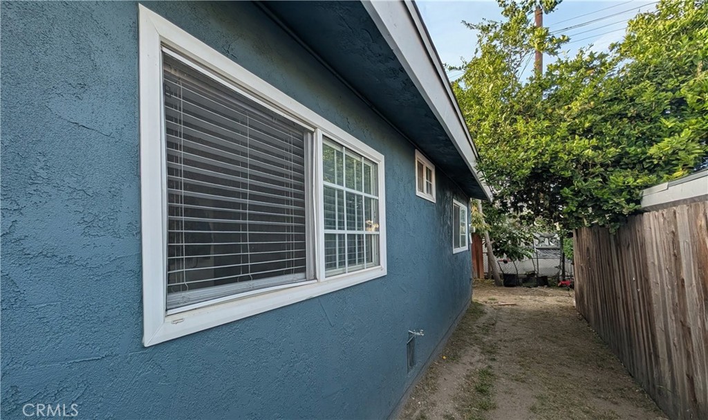 417 W Pear Property Photo 3