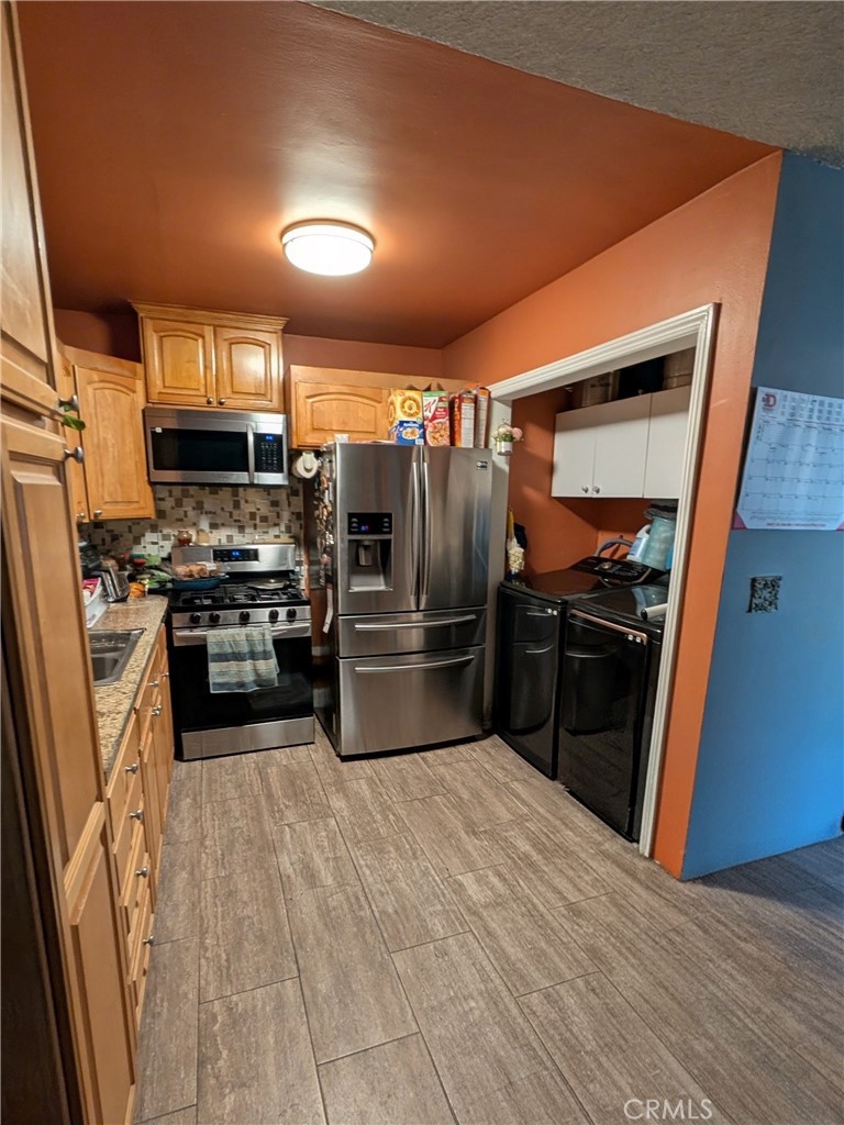 417 W Pear Property Photo 6