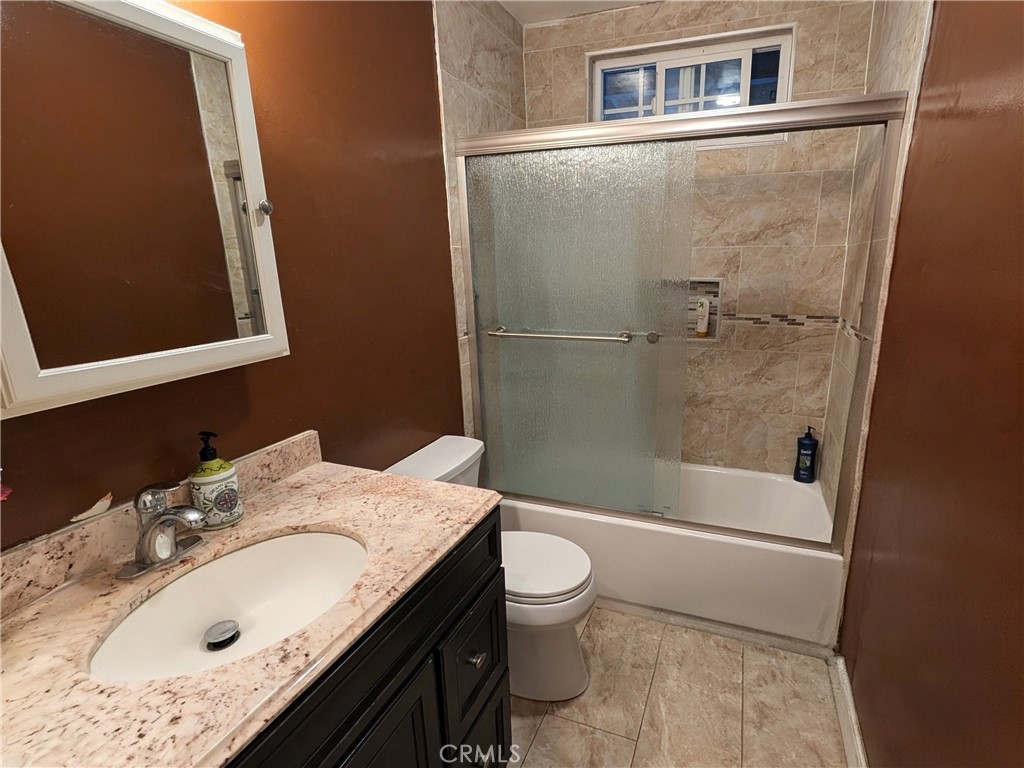 417 W Pear Property Photo 9