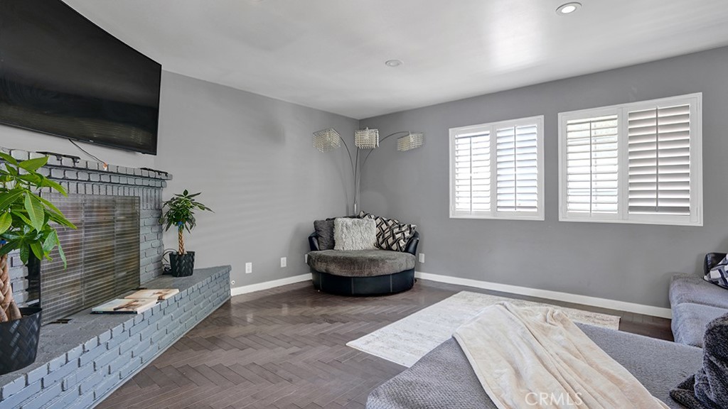 12308 Loma Drive Property Photo 7