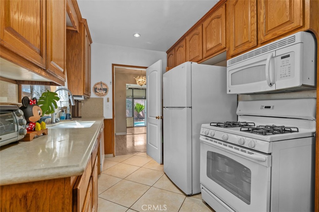 10253 Angell Property Photo 15