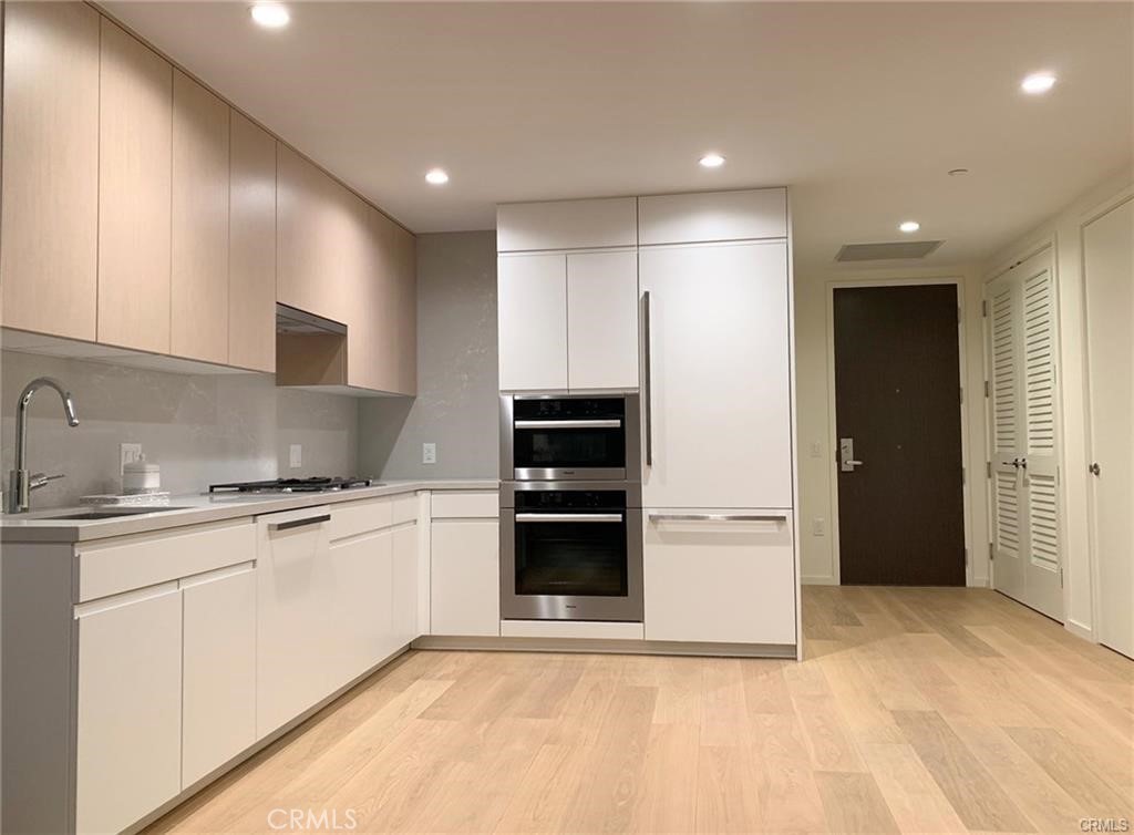 877 Francisco 1005 Property Photo 3