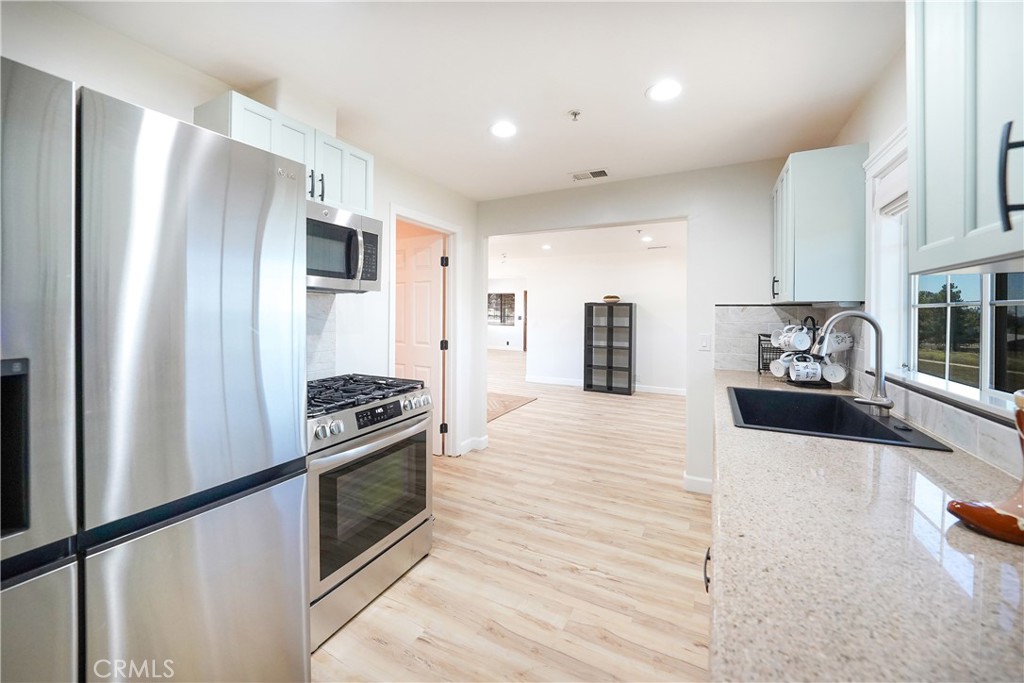 2165 Lilac Property Photo 9