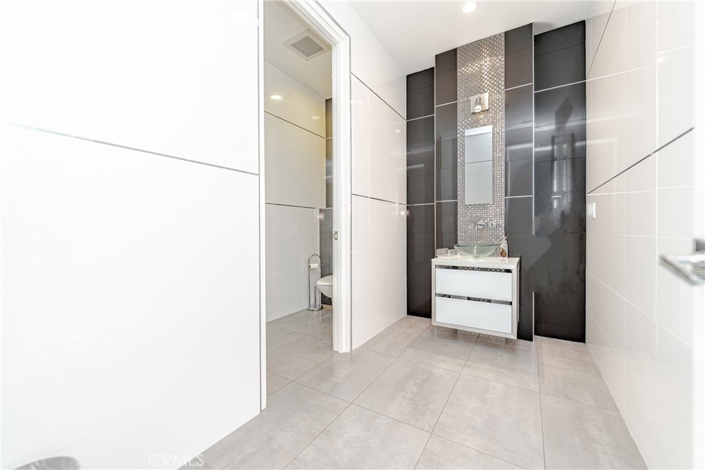 23980 Falcons View Property Photo 25