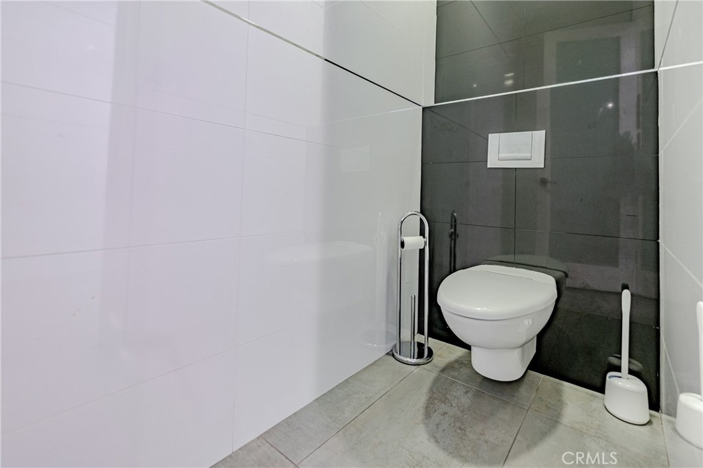 23980 Falcons View Property Photo 26