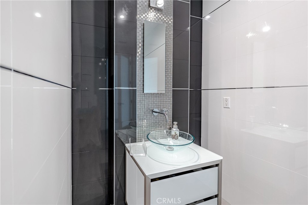 23980 Falcons View Property Photo 27