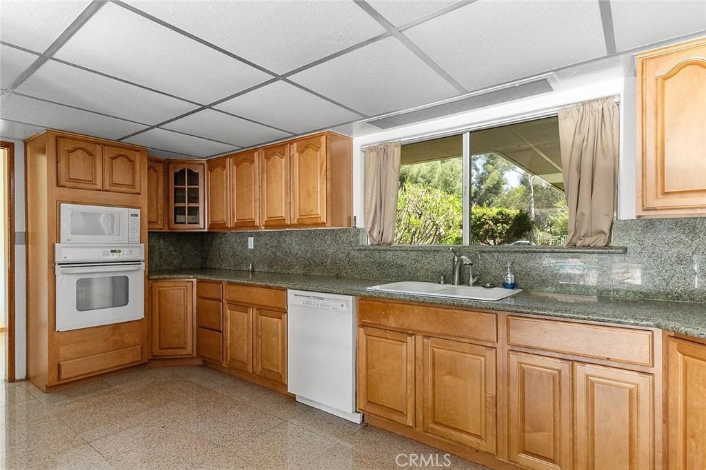 20827 E Mesarica Road Property Photo 4