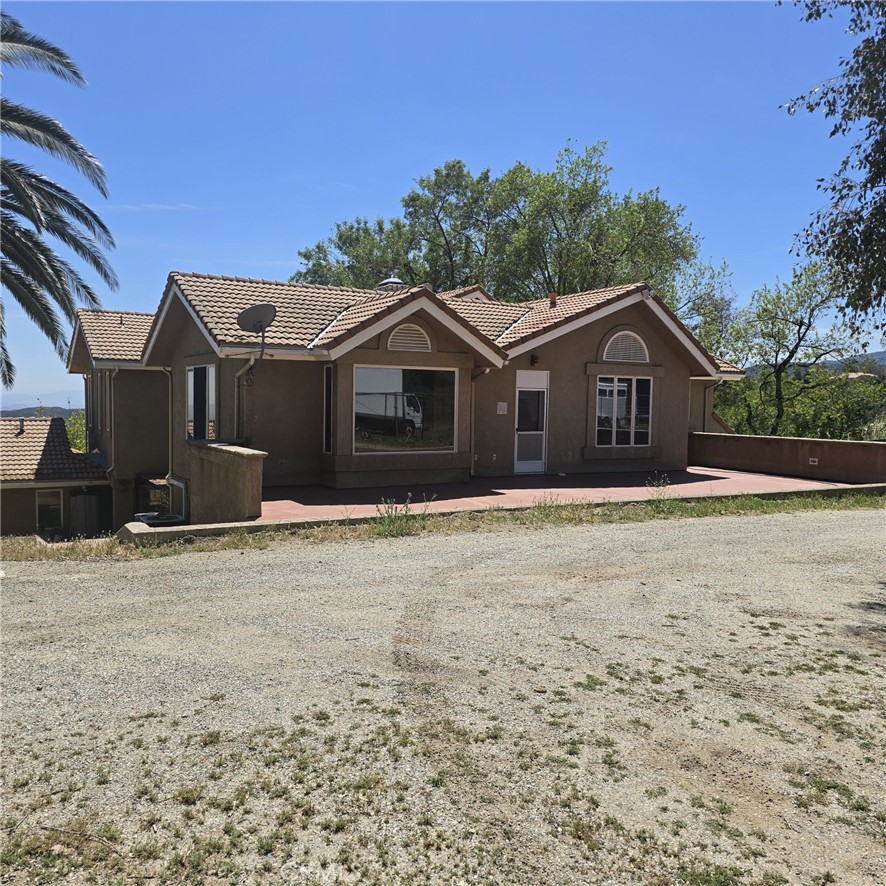 1015 Deercrest Property Photo 2
