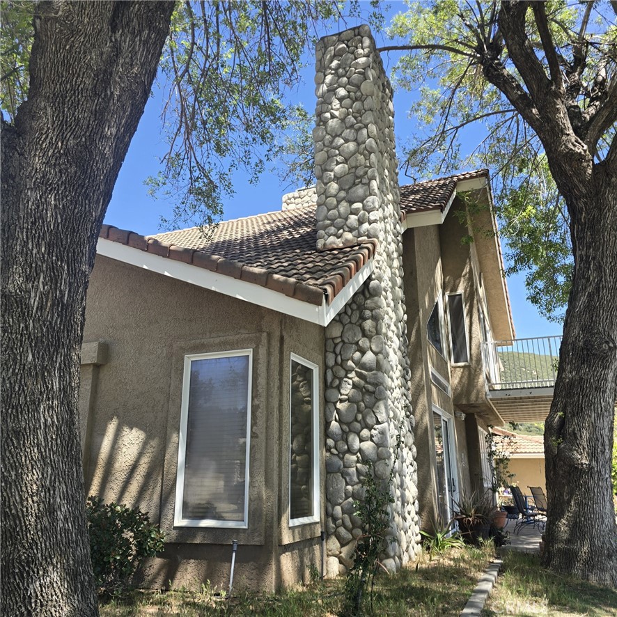 1015 Deercrest Property Photo 3
