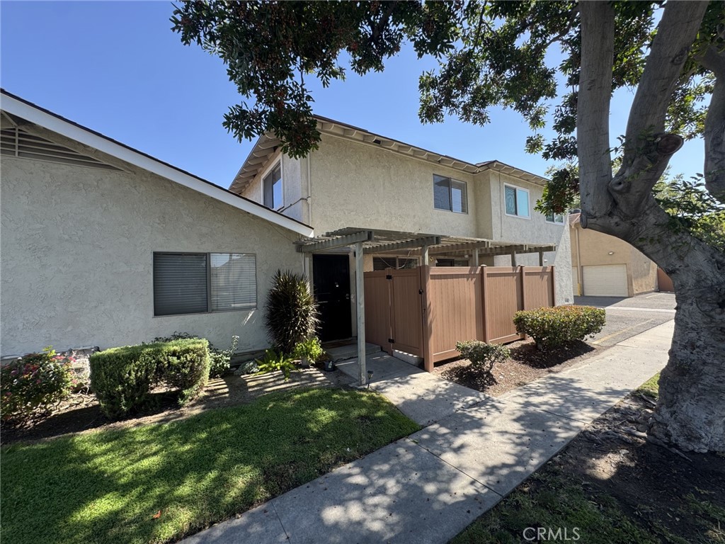 16748 CEDARWOOD CIR S Property Photo 1