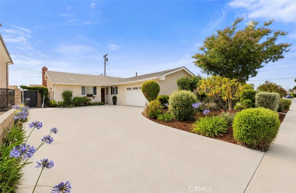 5339 Stevely Property Photo 1