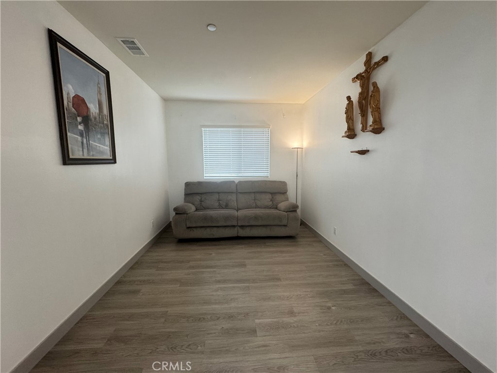 11742 Connell Property Photo 9