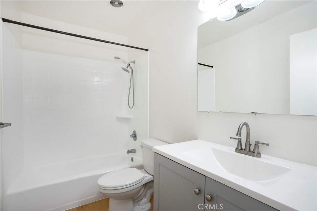 1187 E 3rd 308 Property Photo 8