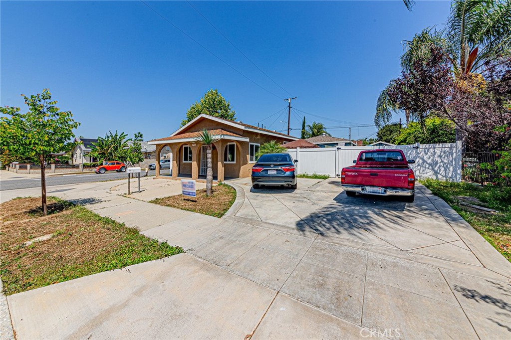 1060 S Rebecca Property Photo 5