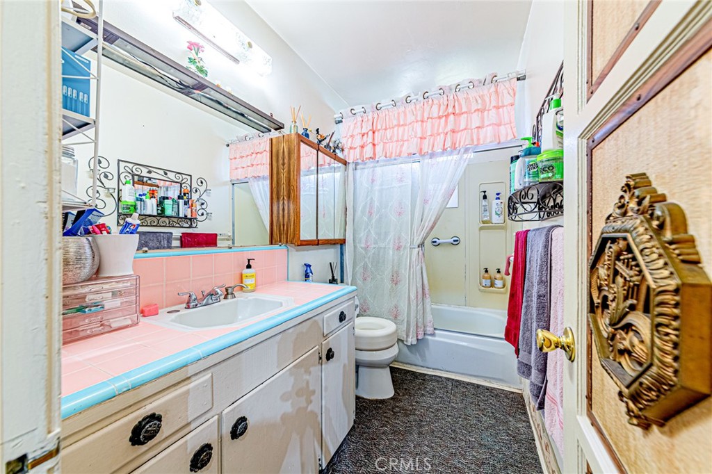 1060 S Rebecca Property Photo 15