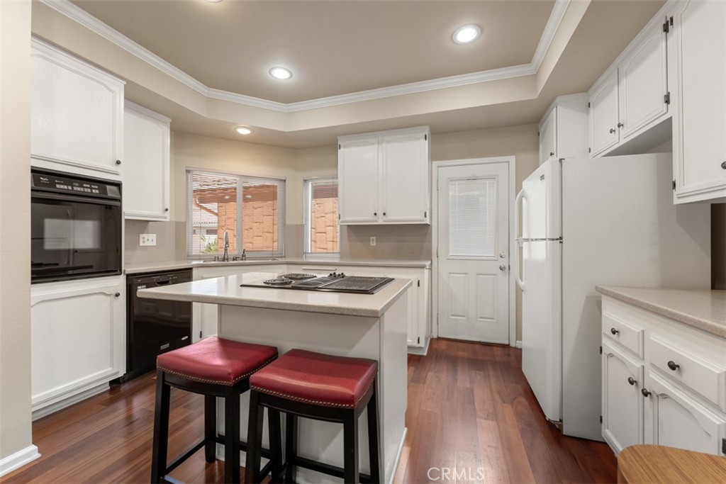 644 Avery Property Photo 33