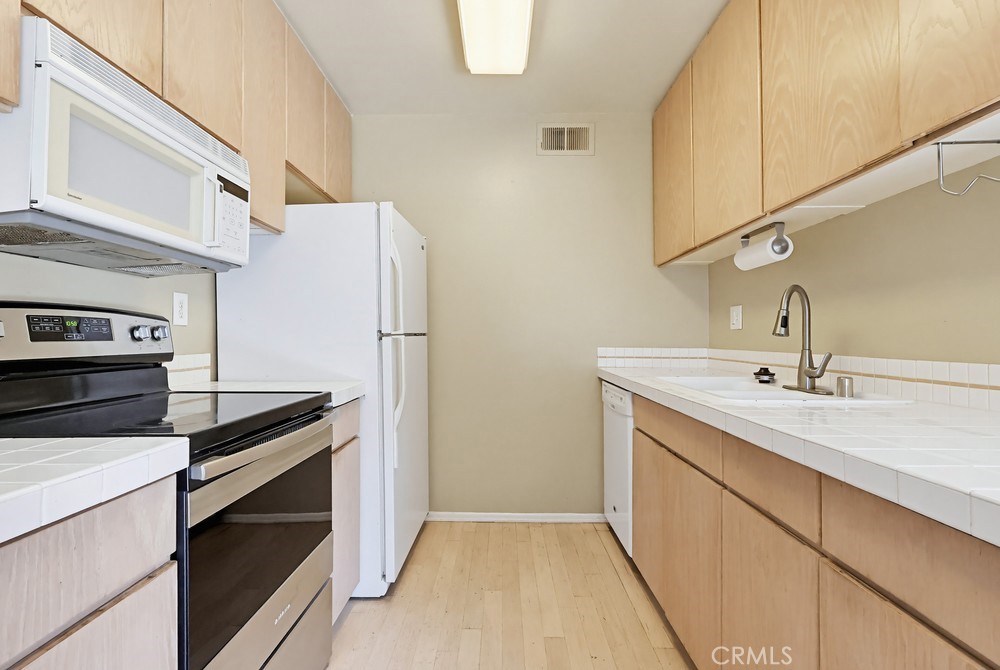 6028 Bixby Village Drive 96 Property Photo 16