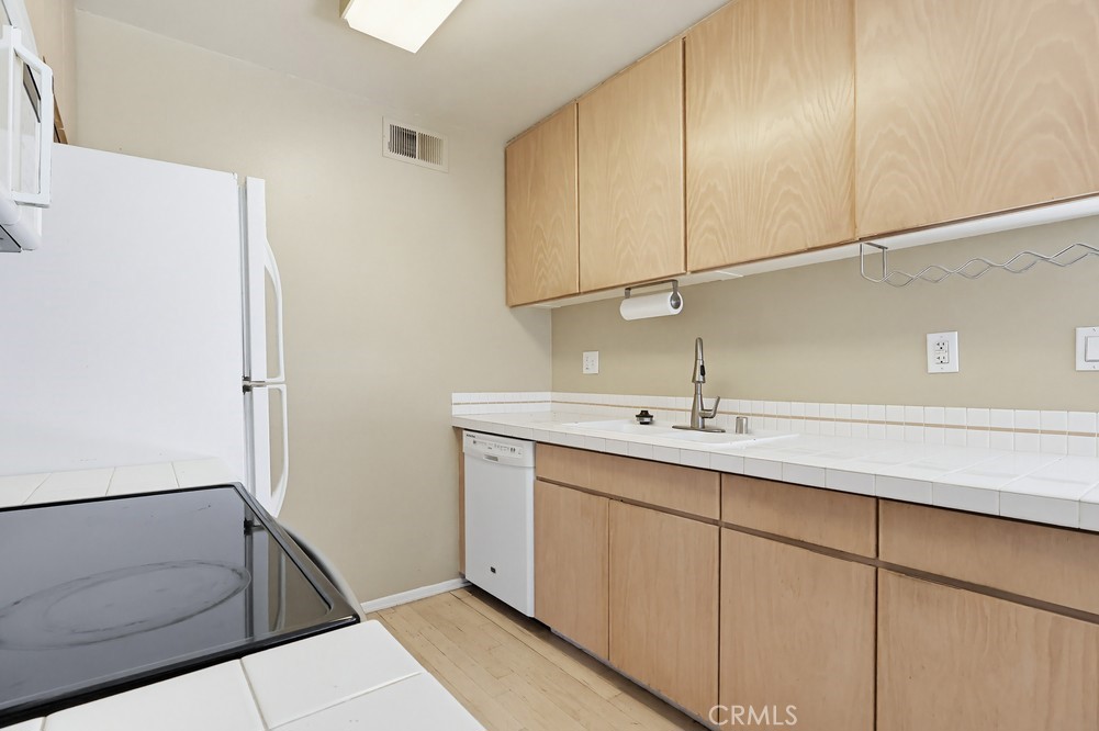 6028 Bixby Village Drive 96 Property Photo 18