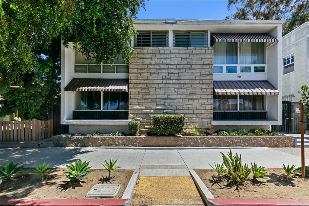 1070 Chestnut Property Photo 1