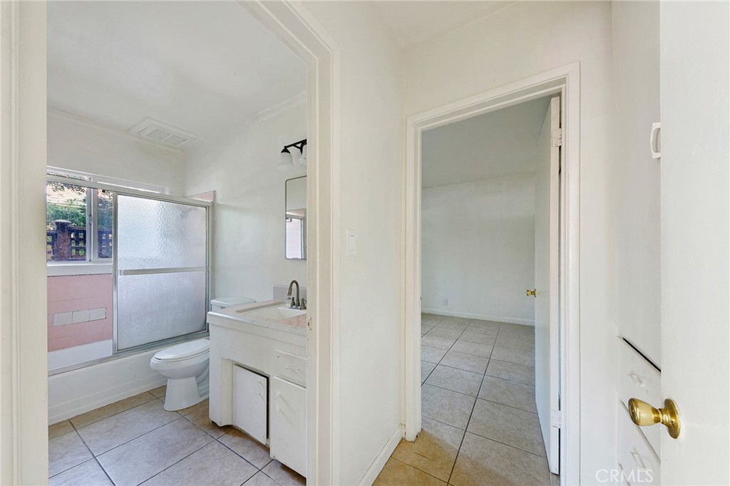 1070 Chestnut Property Photo 21