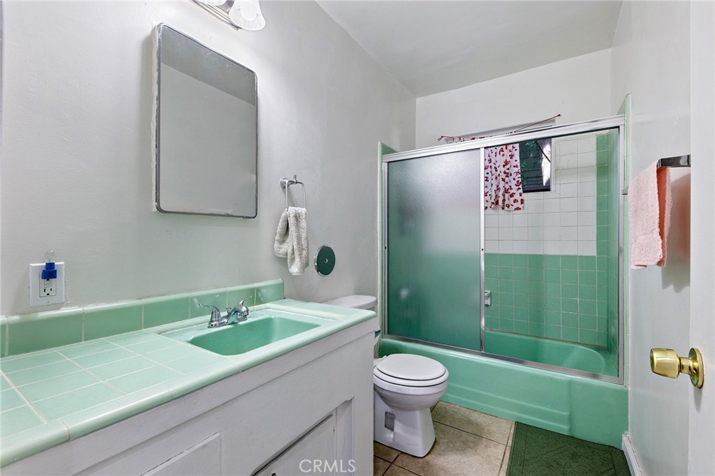 1070 Chestnut Property Photo 28