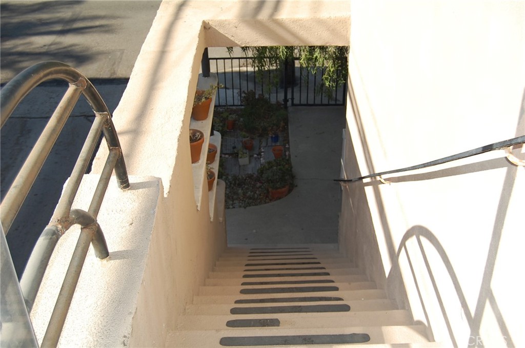 20 Roycroft Property Photo 8