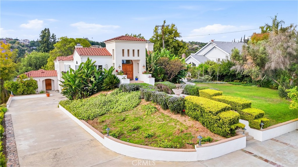 270 Flowerfield Property Photo 1