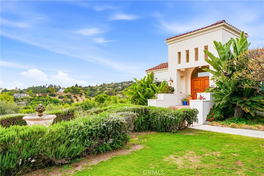 270 Flowerfield Property Photo 6