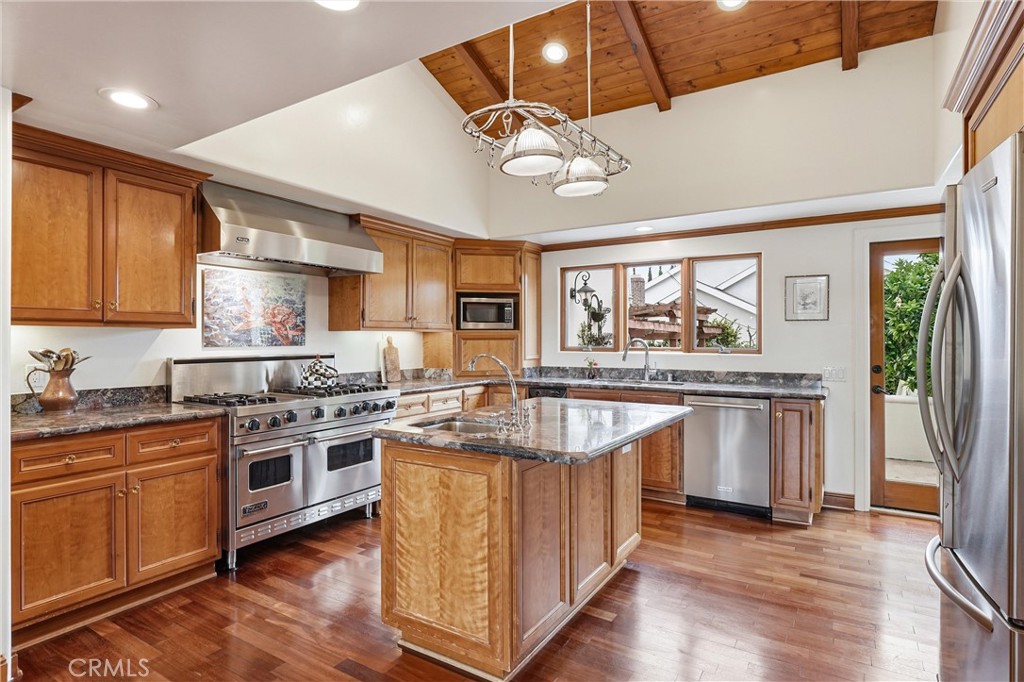 270 Flowerfield Property Photo 19