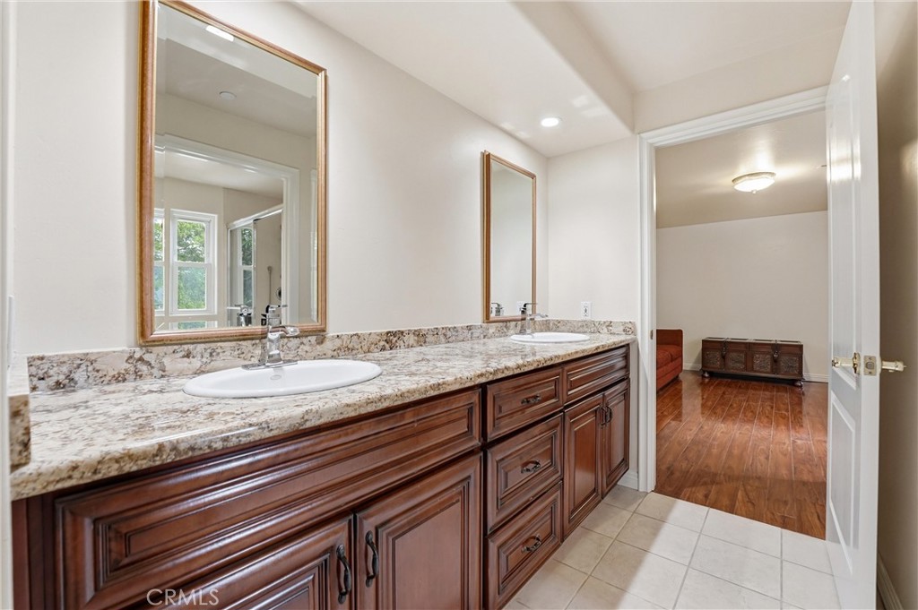 270 Flowerfield Property Photo 45