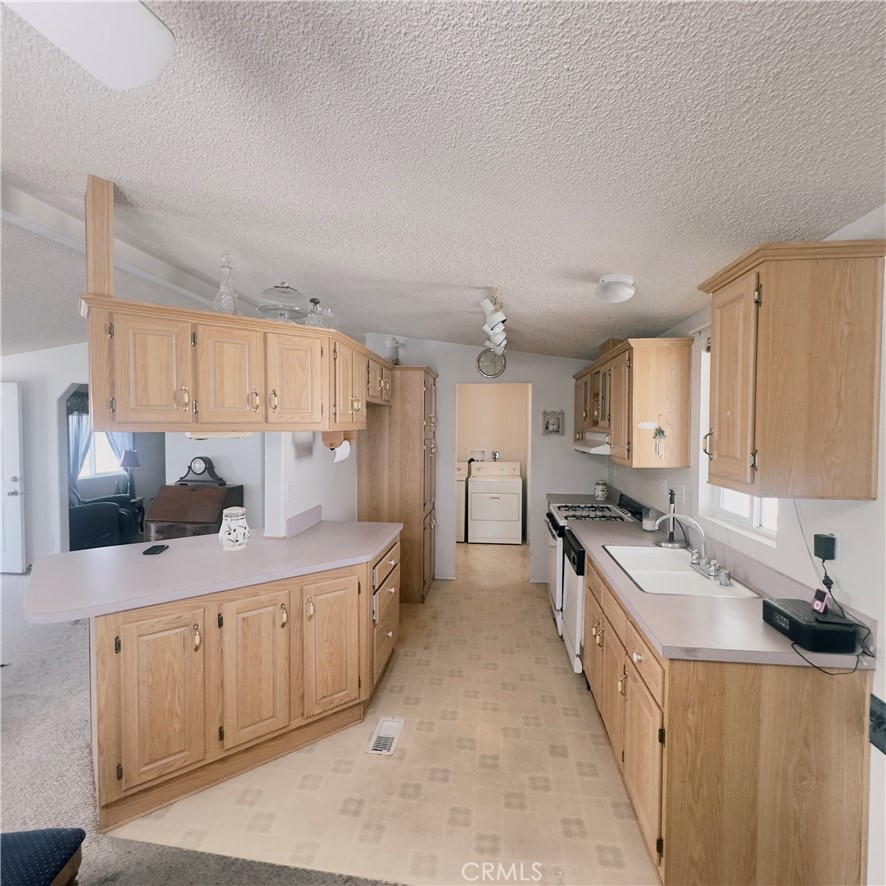 35 Maple Via Property Photo 6