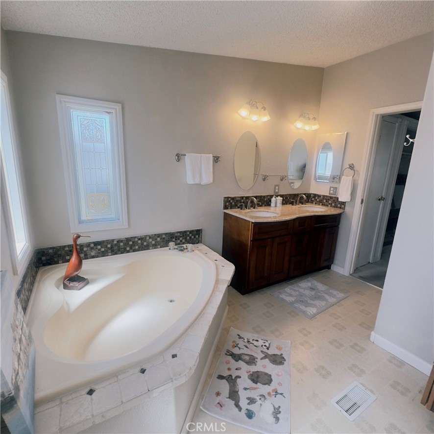 35 Maple Via Property Photo 14