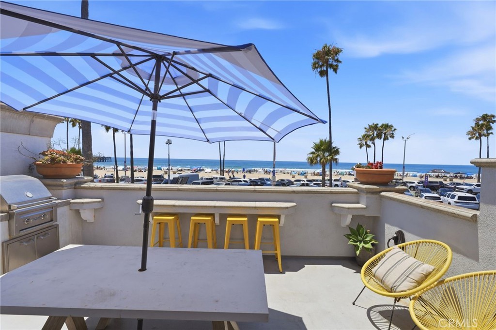 2202 W Oceanfront Property Photo 3