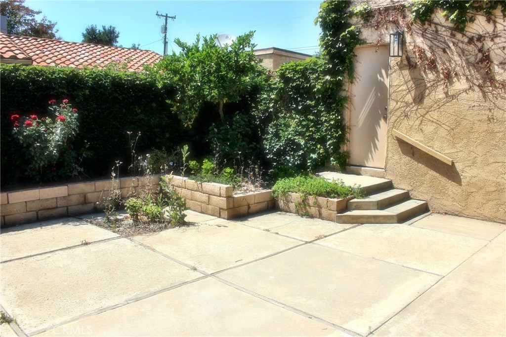 1049 W Pine C Property Photo 18