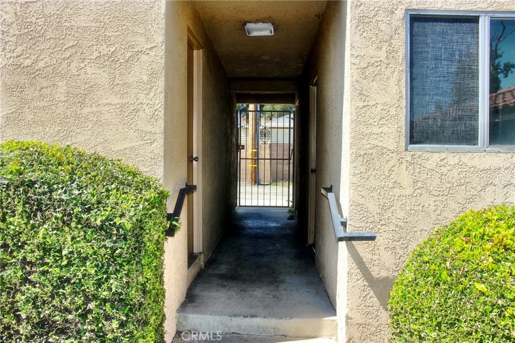 1049 W Pine C Property Photo 20