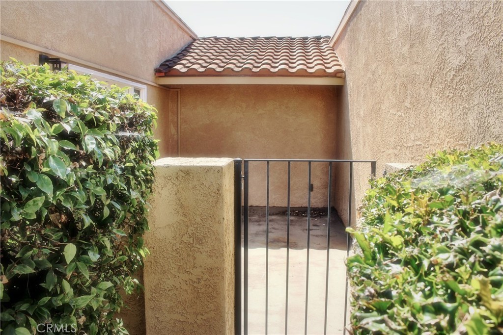 1049 W Pine C Property Photo 22