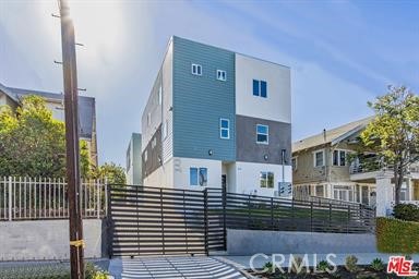 1143 1/2 Irolo St Property Photo 1