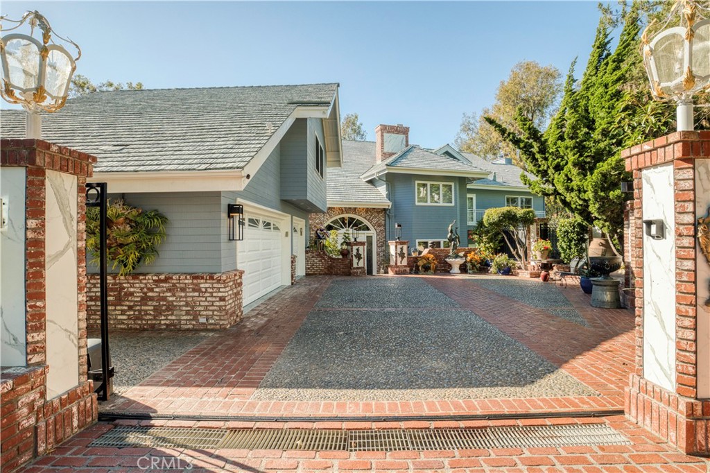 1 Royal Saint George Property Photo 1