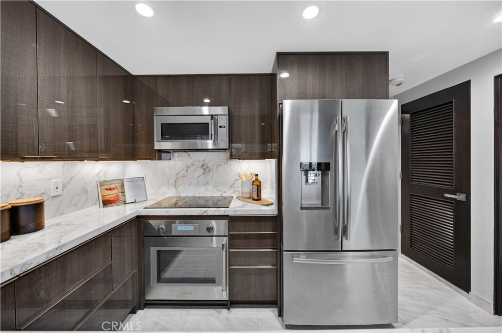 2601 E Ocean 807 Property Photo 10