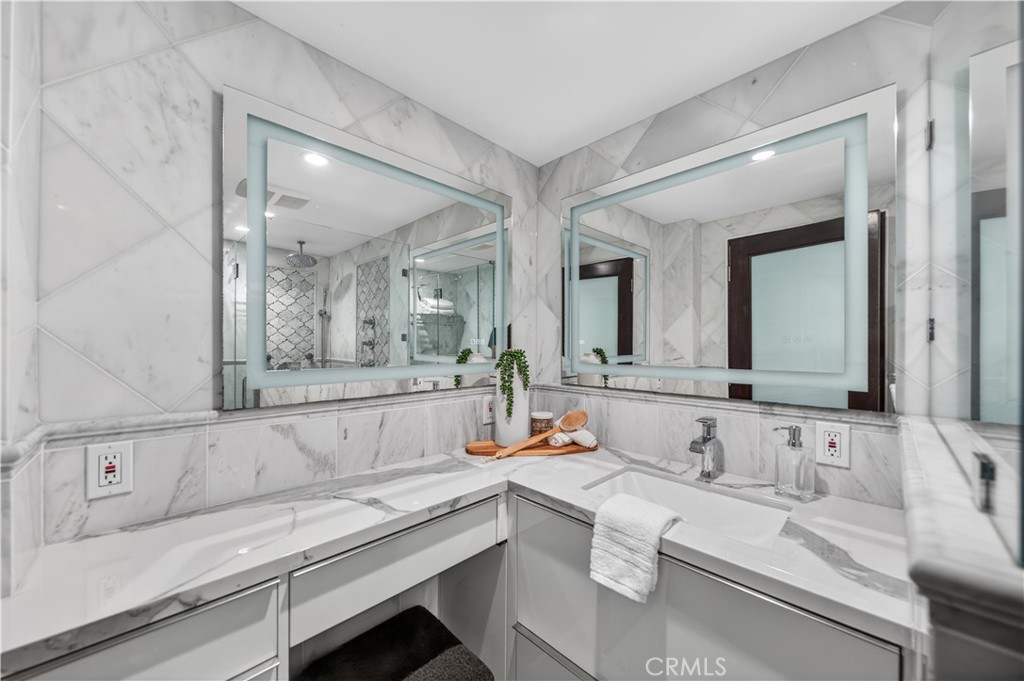 2601 E Ocean 807 Property Photo 17