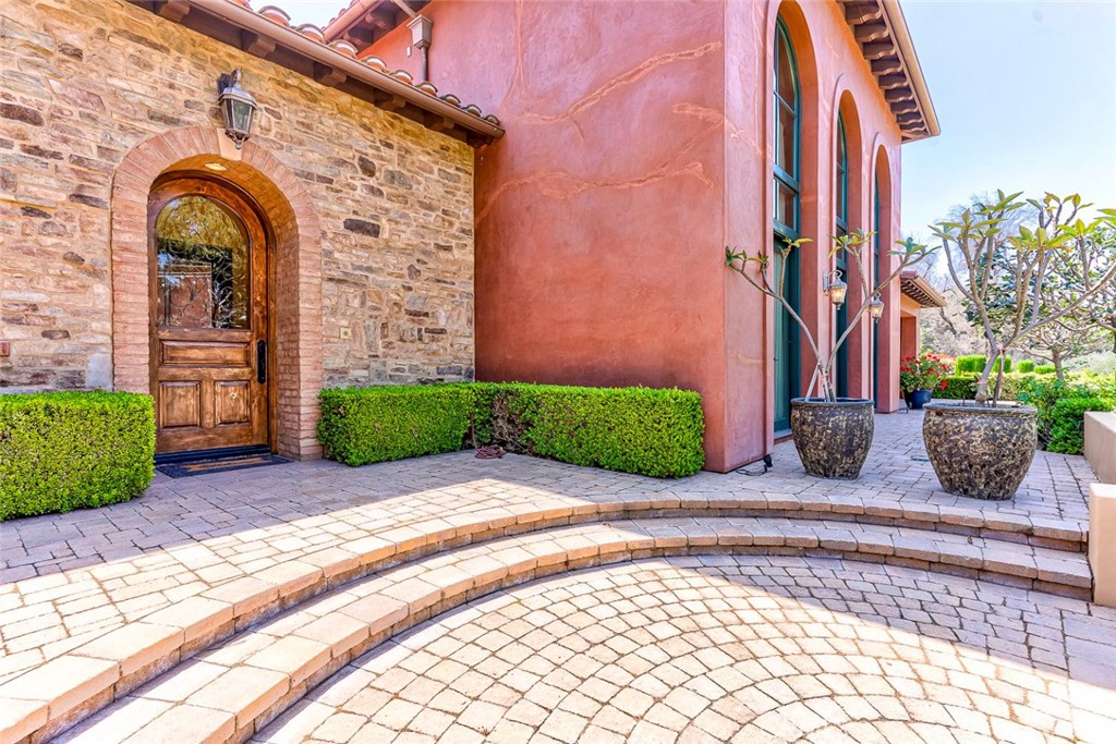 2310 Morelia Property Photo 4