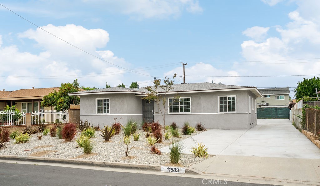 11583 Embree Property Photo 2