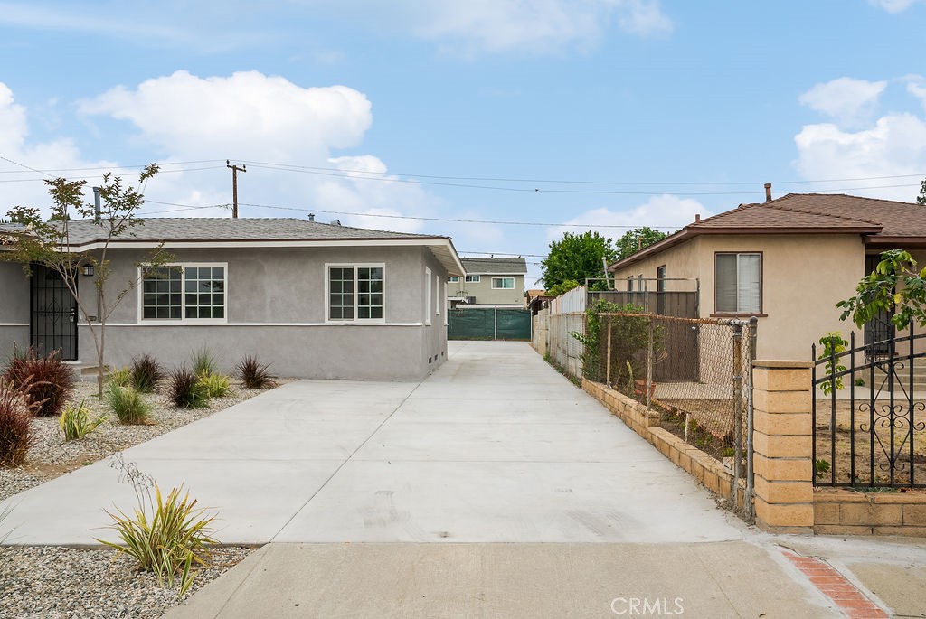 11583 Embree Property Photo 3