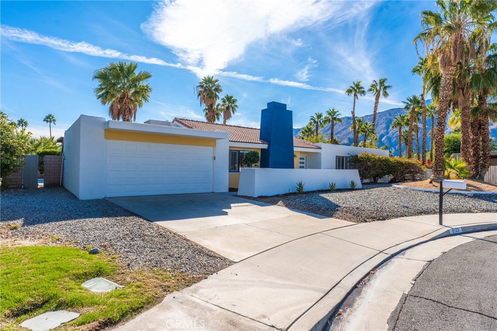 1123 E El Cid Property Photo 4