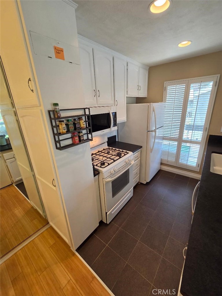 2867 S Fairview F Property Photo 6