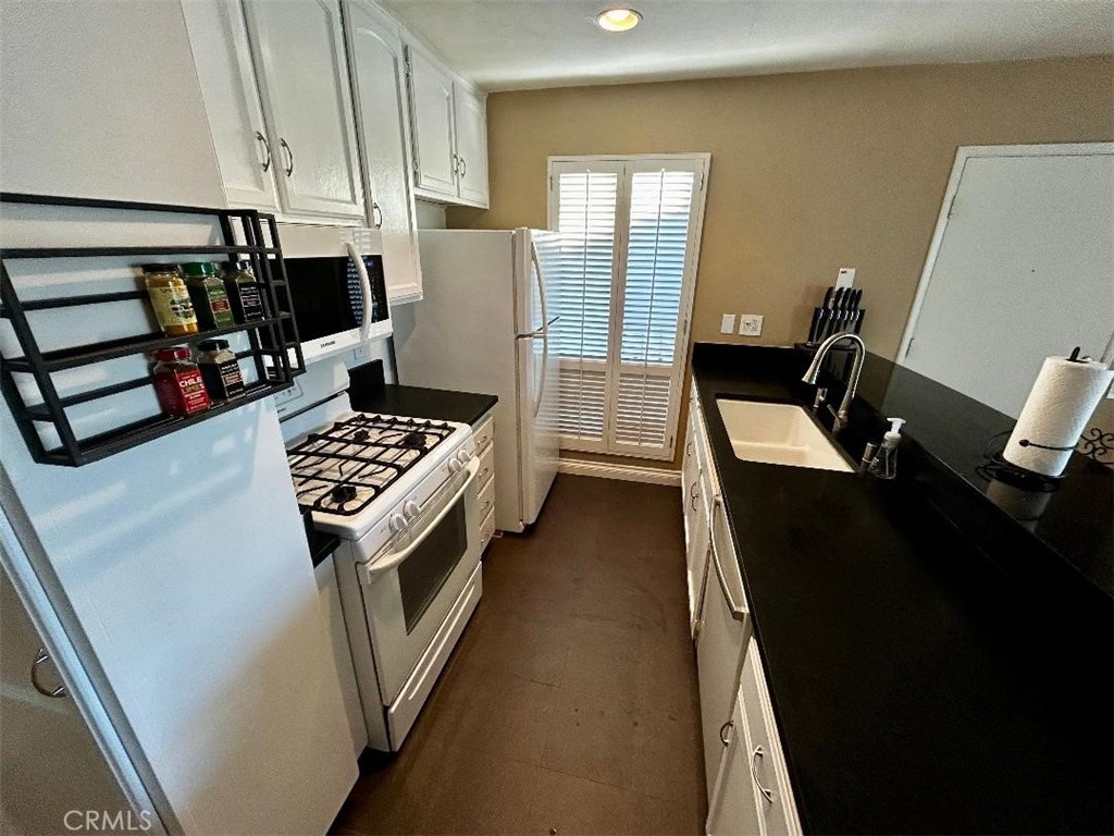 2867 S Fairview F Property Photo 8
