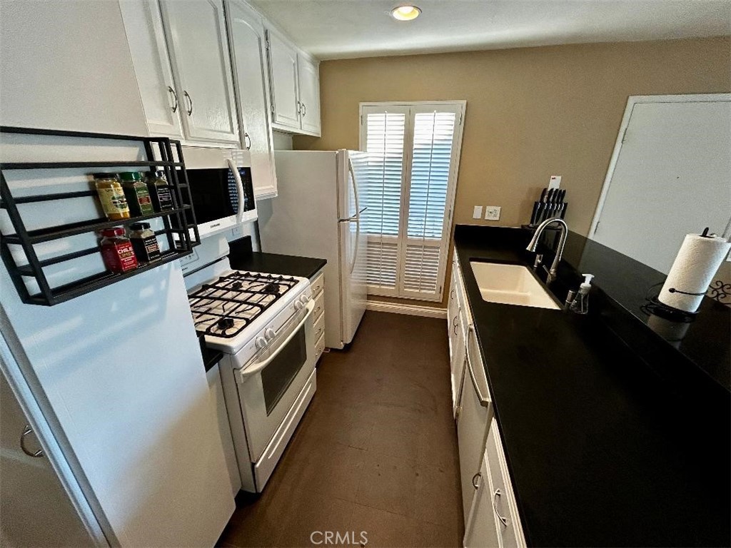 2867 S Fairview F Property Photo 10