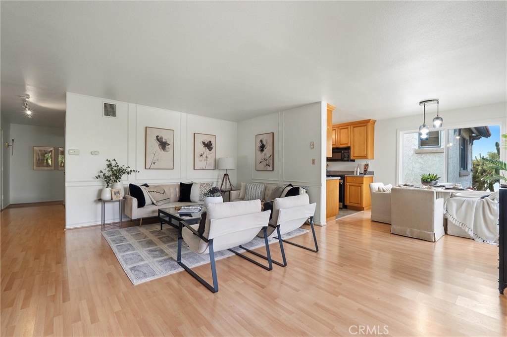 372 Carroll E 201 Property Photo 3